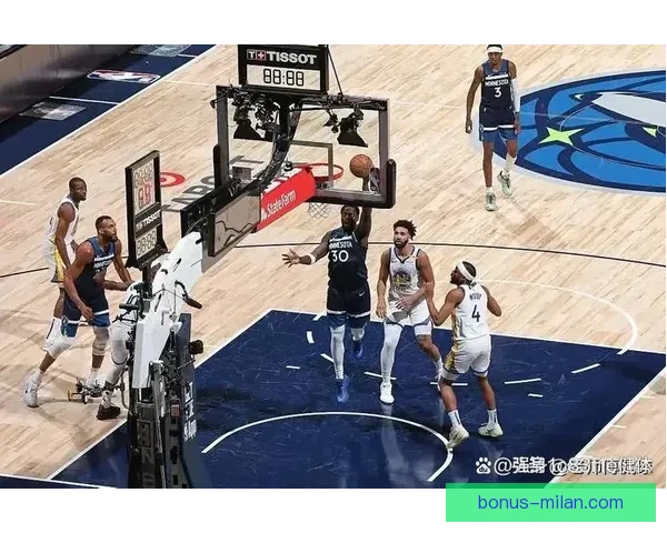 兰德尔个人生涯总篮板突破7000大关 创下重要里程碑