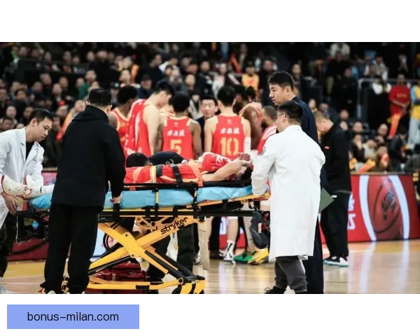 里夫斯腹斜肌二级损伤影响湖人季后赛阵容 专家提出治疗与轮换调整方案